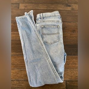 Light wash skinny jeans